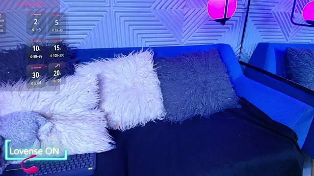 CinnamonHeat online show from October 14, 2025, 11:11 am