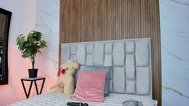 Sassha ferrer online show from November 28, 2025, 7:38 pm