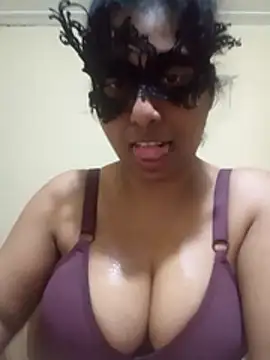 Snapshot of Expose_Queen chatting on November 29, 2025, 6:33 pm Expose Queen online show from November 29, 2025, 6:33 pm