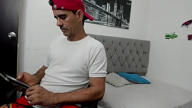 Sofi And Santy online show from March 29, 2026, 11:49 pm