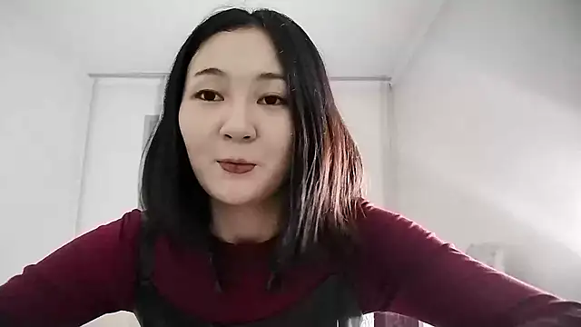 Lyndasilk online show from November 15, 2025, 2:13 pm