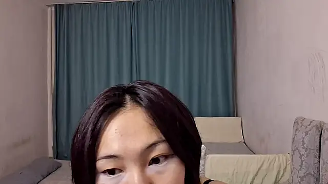 Snapshot of Lyndasilk chatting on July 12, 2026, 3:58 pm Lyndasilk online show from July 12, 2026, 3:58 pm