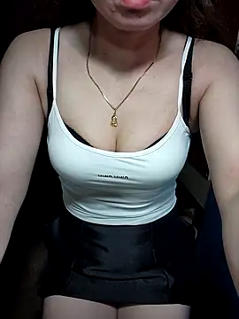 Snapshot of LeanaLy chatting on November 7, 2025, 11:38 pm LeanaLy online show from November 7, 2025, 11:38 pm