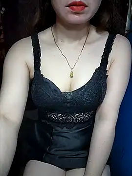 Snapshot of LeanaLy chatting on November 9, 2025, 12:25 pm LeanaLy online show from November 9, 2025, 12:25 pm