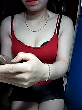 Snapshot of LeanaLy chatting on November 10, 2025, 7:29 am LeanaLy online show from November 10, 2025, 7:29 am