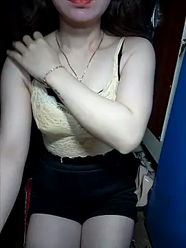 Snapshot of LeanaLy chatting on November 11, 2025, 1:49 am LeanaLy online show from November 11, 2025, 1:49 am