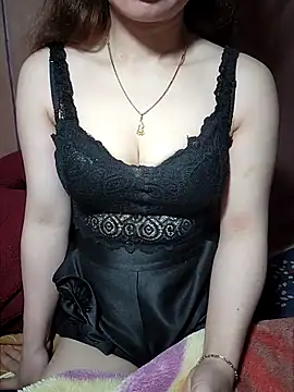 Snapshot of LeanaLy chatting on November 19, 2025, 2:00 am LeanaLy online show from November 19, 2025, 2:00 am