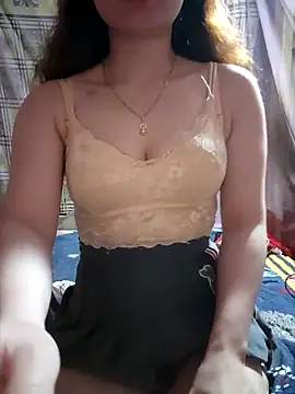 Snapshot of LeanaLy chatting on December 4, 2025, 1:59 am LeanaLy online show from December 4, 2025, 1:59 am