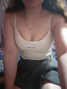 Snapshot of LeanaLy chatting on December 4, 2025, 2:04 pm LeanaLy online show from December 4, 2025, 2:04 pm