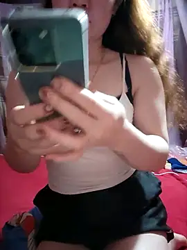 Snapshot of LeanaLy chatting on December 20, 2025, 2:35 pm LeanaLy online show from December 20, 2025, 2:35 pm