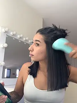 AlyssaRay online show from December 3, 2025, 7:34 pm