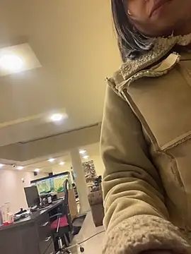 AlyssaRay online show from April 5, 2026, 12:02 pm