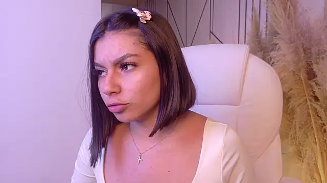 AlyssaRay online show from April 15, 2026, 7:58 pm