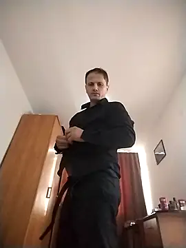 Snapshot of Iuliancatalin38 chatting on October 12, 2025, 10:25 am Iuliancatalin38 online show from October 12, 2025, 10:25 am