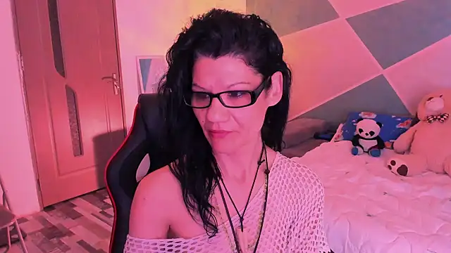 Snapshot of SweetSin40 chatting on April 24, 2026, 7:38 pm SweetSin40 online show from April 24, 2026, 7:38 pm