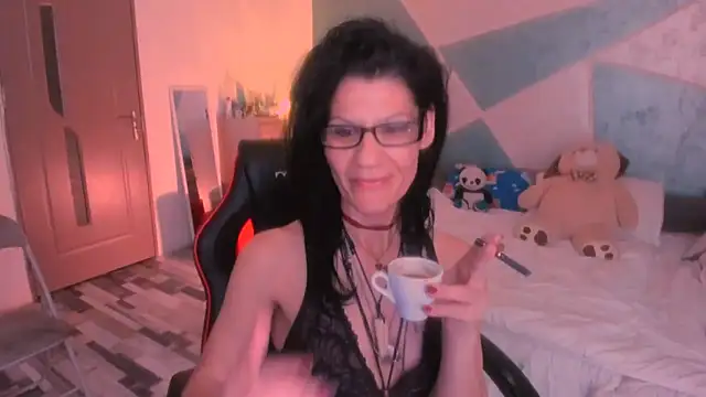 Snapshot of SweetSin40 chatting on May 18, 2026, 7:31 pm SweetSin40 online show from May 18, 2026, 7:31 pm