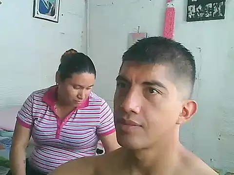 Snapshot of horny_latin_couple1 chatting on October 29, 2025, 7:26 pm horny latin couple1 online show from October 29, 2025, 7:26 pm