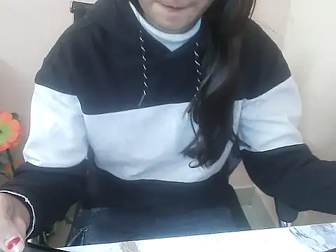 notty heena online show from December 4, 2025, 5:06 am