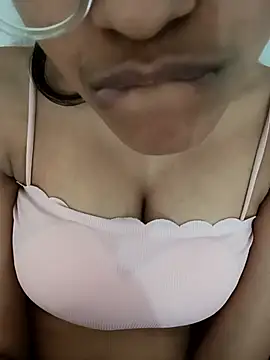 Snapshot of Zoya-Baby1 chatting on October 30, 2025, 6:15 am Zoya-Baby1 online show from October 30, 2025, 6:15 am