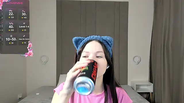 ChillGato online show from November 17, 2025, 1:33 am