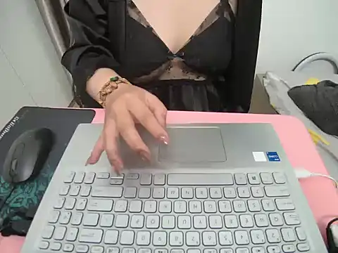 Hanna Mina online show from January 15, 2026, 2:38 am