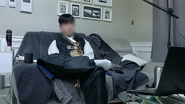 koreanboy2341 online show from February 16, 2026, 2:24 pm