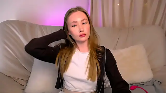 Snapshot of EllyColins chatting on May 26, 2026, 3:24 am EllyColins online show from May 26, 2026, 3:24 am