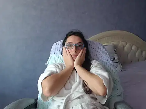 LuckyLisa23 online show from November 6, 2025, 9:21 am