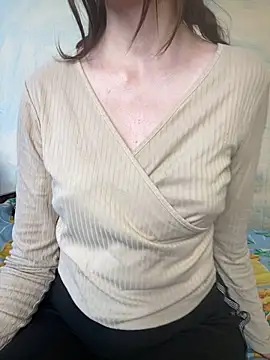 KittieCreme online show from November 3, 2025, 9:21 am