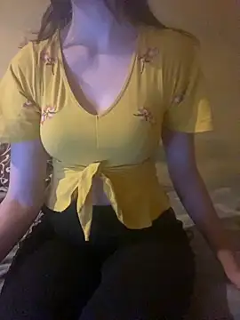 KittieCreme online show from December 5, 2025, 2:47 pm