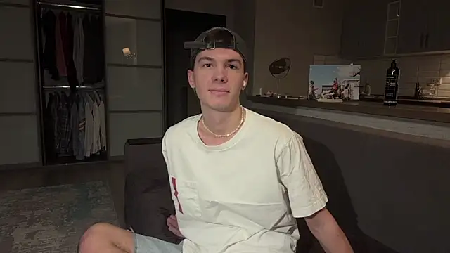 Jeremy1Scott online show from November 12, 2025, 3:18 am