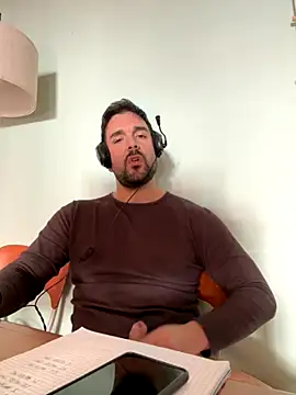 ReDiBastoni90 online show from October 28, 2025, 8:07 am