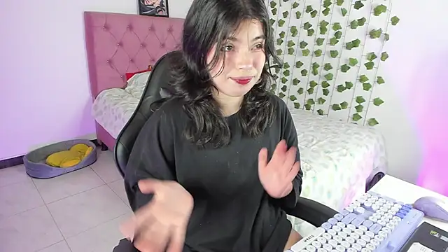 Snapshot of selina_lovers_ chatting on October 19, 2025, 2:01 am selina lovers online show from October 19, 2025, 2:01 am