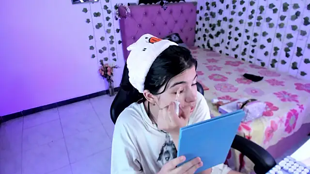 Snapshot of selina_lovers_ chatting on December 3, 2025, 4:09 am selina lovers online show from December 3, 2025, 4:09 am