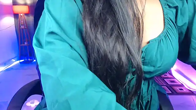 Rashiii  online show from April 13, 2026, 4:34 pm