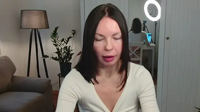 LittleNicolee online show from November 11, 2025, 12:05 pm