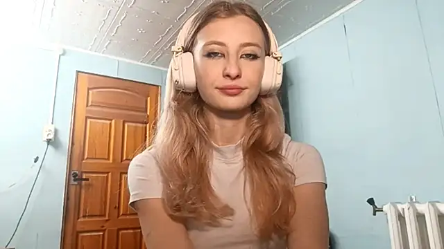 AmeliLia online show from October 14, 2025, 3:02 pm