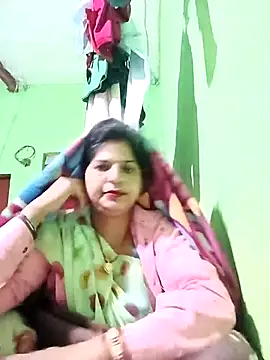 Karishma cute online show from November 21, 2025, 6:06 pm