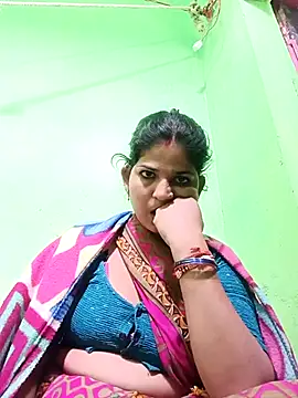 Karishma cute online show from November 30, 2025, 5:00 am