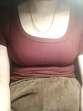 YiyinLy online show from December 15, 2025, 4:17 am