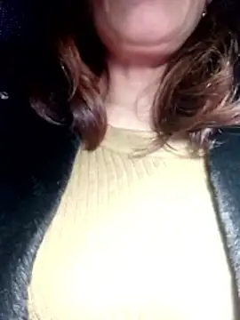 YiyinLy online show from January 7, 2026, 7:38 pm