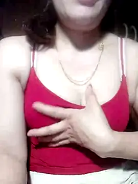 YiyinLy online show from April 6, 2026, 9:16 pm