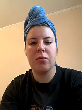 MiraCastellon online show from October 18, 2025, 11:33 am