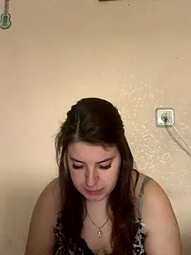 MiraCastellon online show from November 6, 2025, 11:55 am