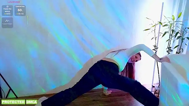 Amy  Leee  online show from April 6, 2026, 2:29 pm