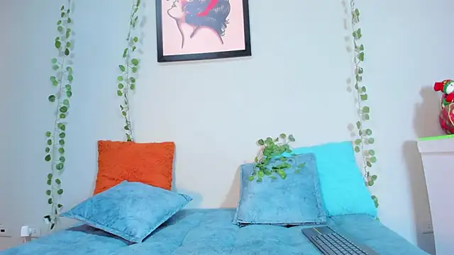 bella sstone online show from December 4, 2025, 11:41 am