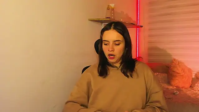 Emily Lindey online show from November 13, 2025, 3:38 am