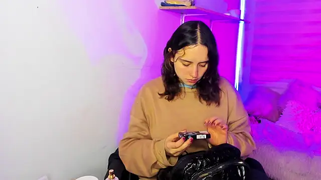 Emily Lindey online show from November 20, 2025, 3:07 am