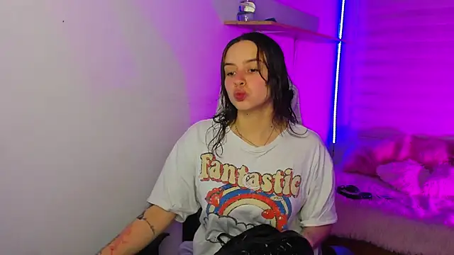 Emily Lindey online show from November 26, 2025, 3:18 am