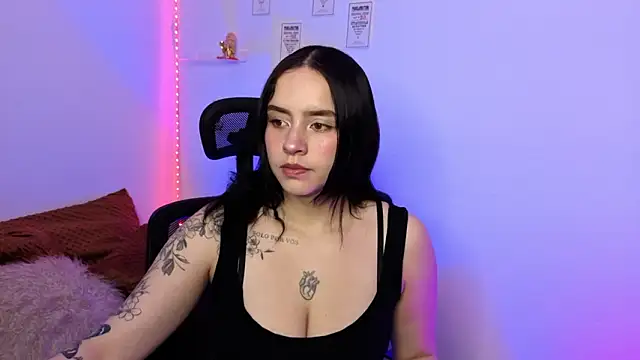 Emily Lindey online show from February 8, 2026, 2:26 am